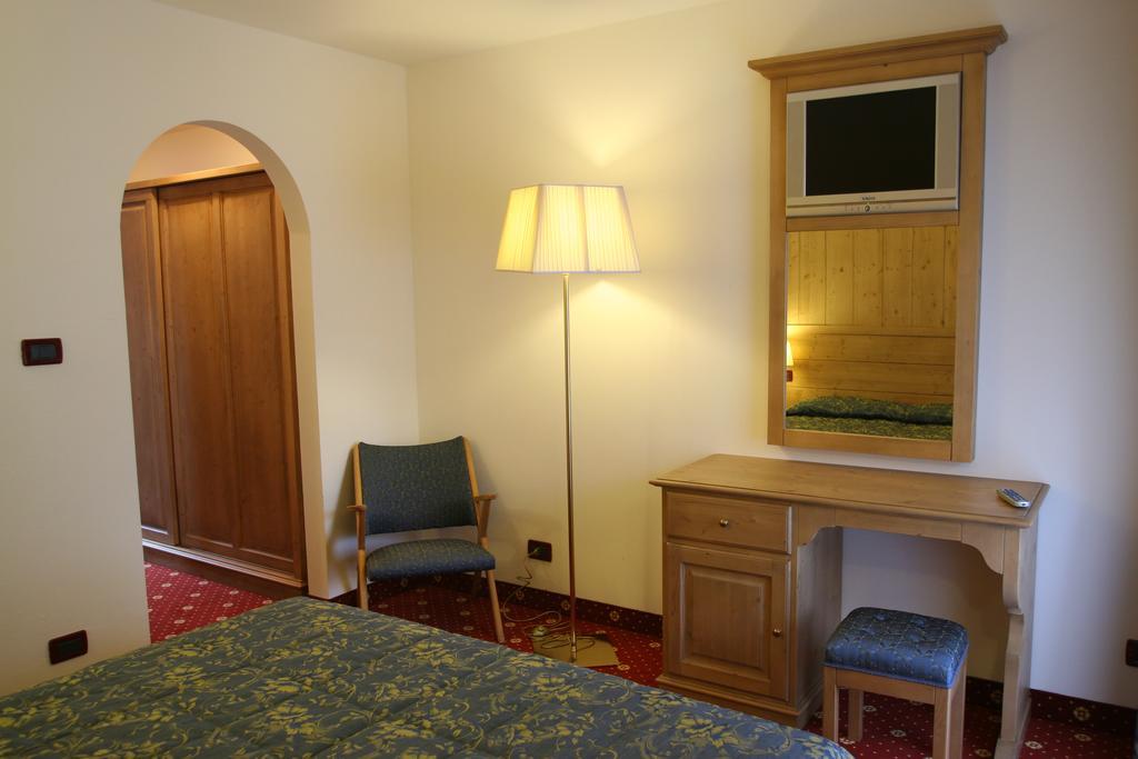 GH Hotel Monzoni Pozza di Fassa Buitenkant foto